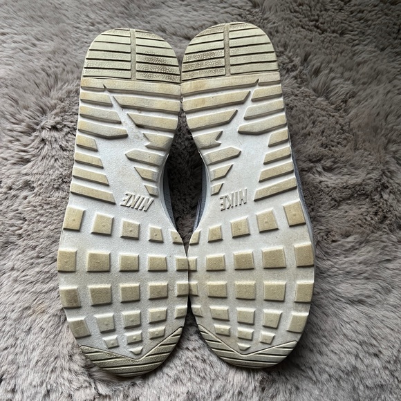 Nike Air Max Thea Casual Sportswear Shoe Wolf Grey White Womens Size 8.5 - Picture 10 of 11